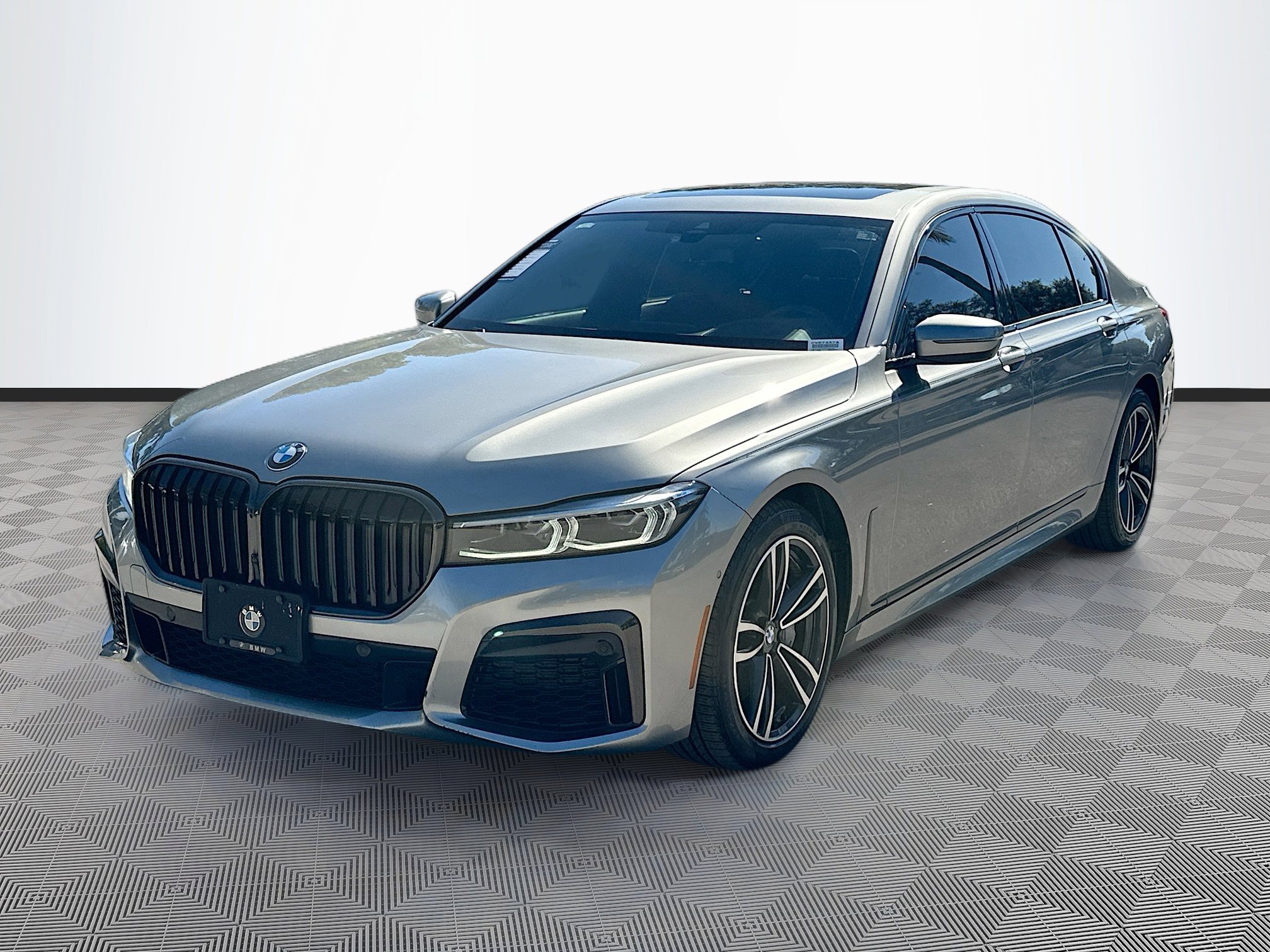 Used 2022 BMW 750i xDrive w/ Executive Package image 3