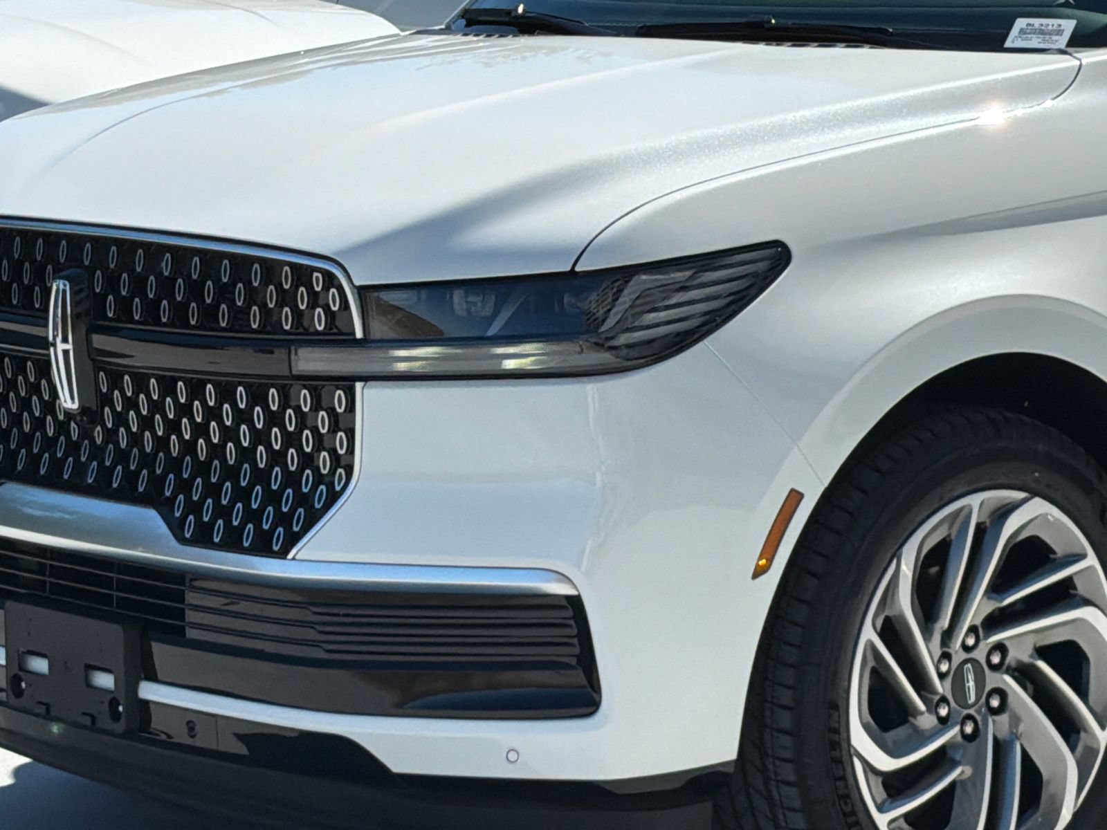 New 2026 Lincoln Navigator Reserve AWD/4WD image 2