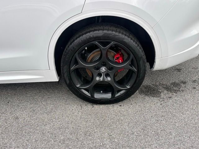 New 2025 Alfa Romeo Stelvio Tributo Italiano w/ Driving Assist Package AWD/4WD image 23