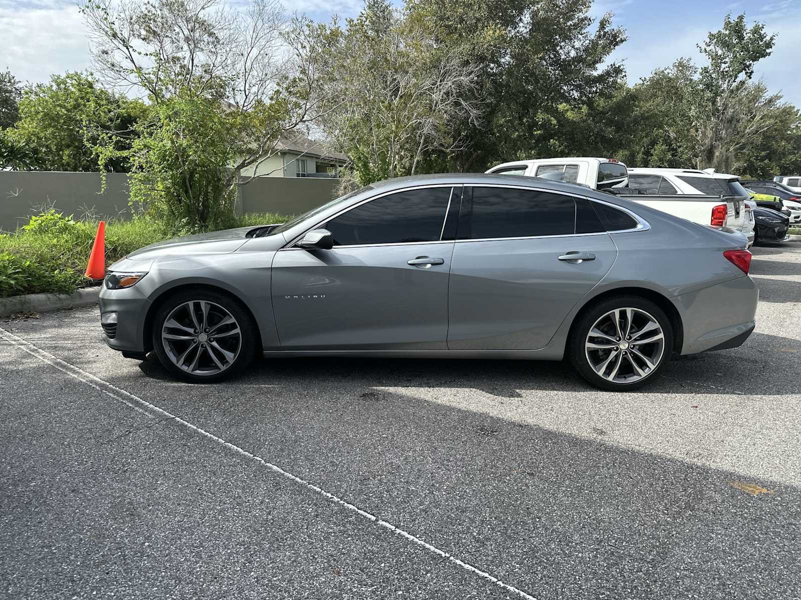 Used 2023 Chevrolet Malibu LT FWD image 3