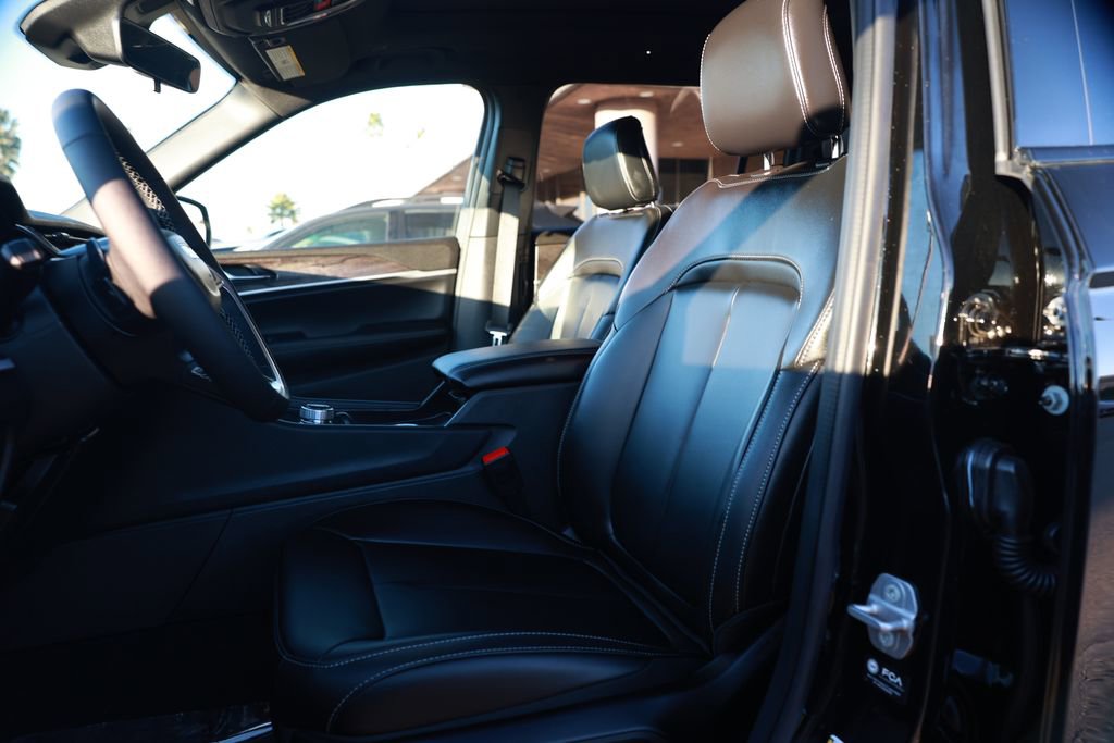 New 2025 Jeep Grand Cherokee L Limited image 13