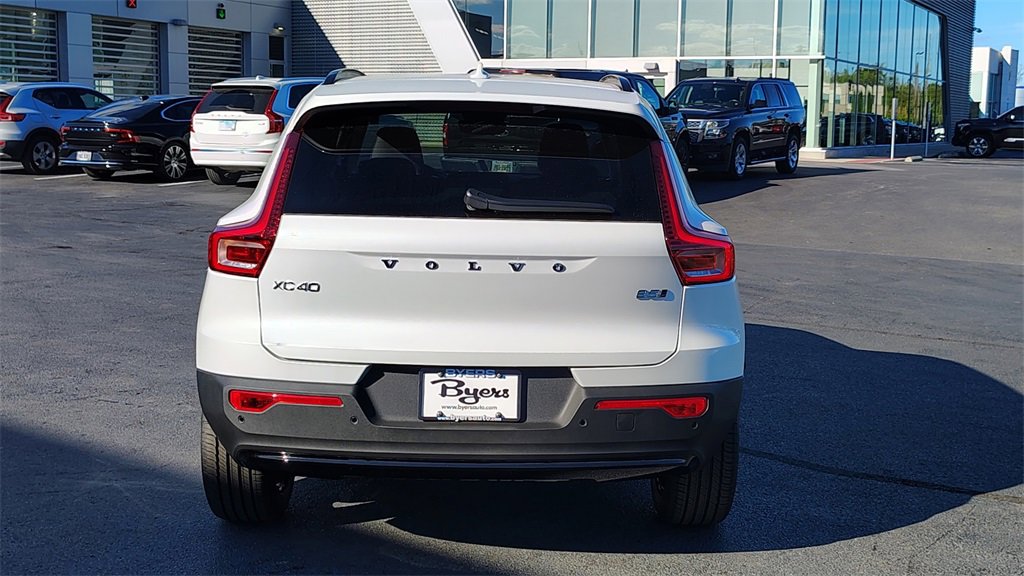 New 2026 Volvo XC40 B5 Core w/ Climate Package image 28