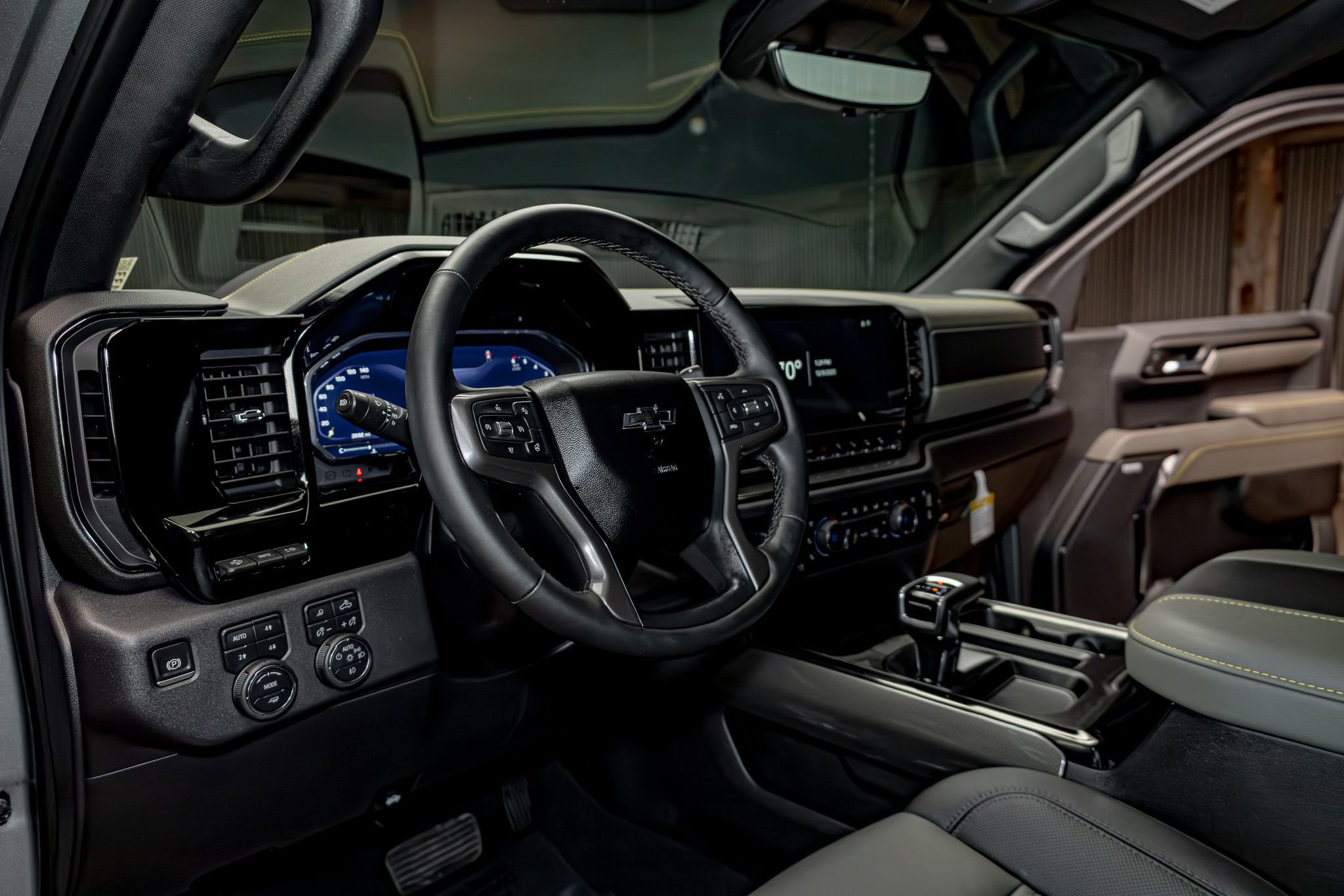 Used 2024 Chevrolet Silverado 1500 ZR2 w/ Technology Package image 17