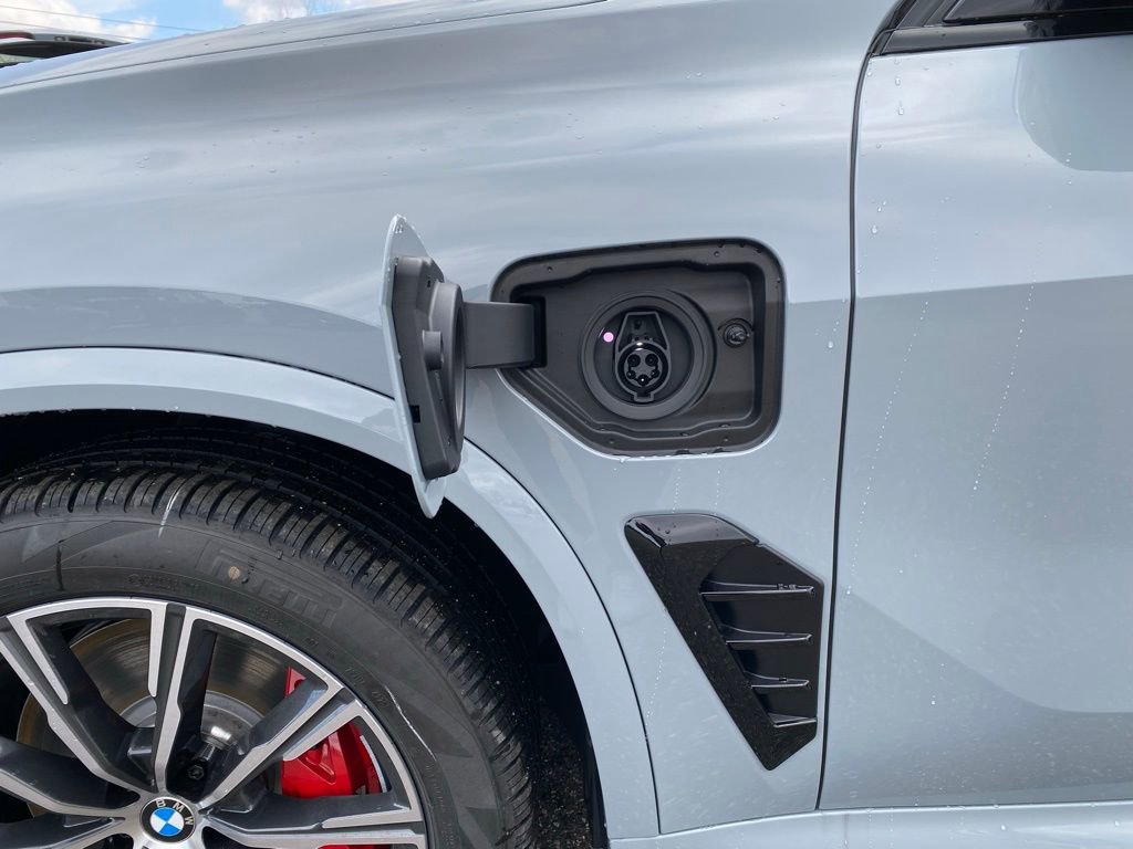 New 2026 BMW X5 xDrive50e w/ M Sport Package AWD/4WD image 14