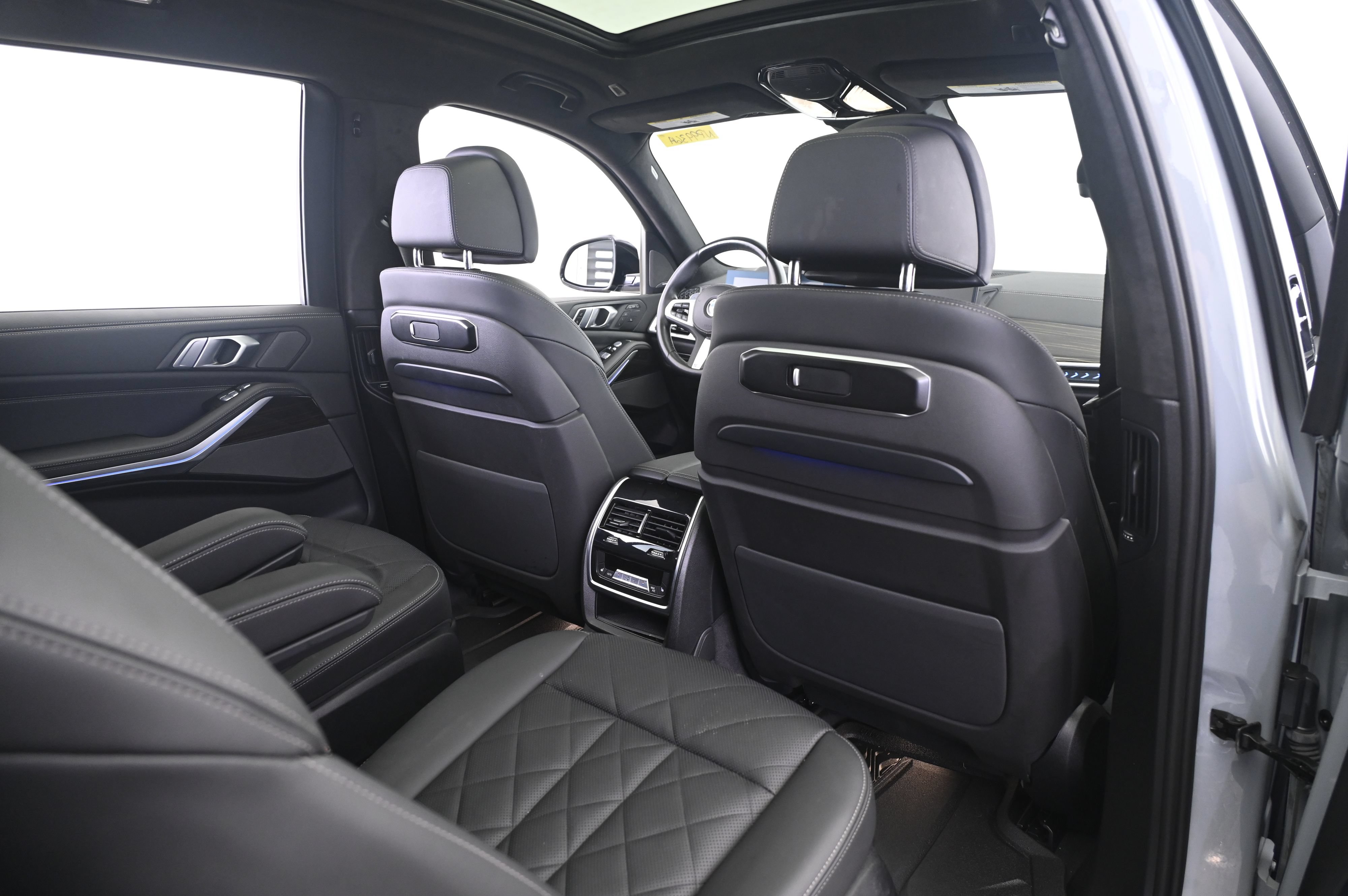 Used 2025 BMW X7 xDrive40i w/ M Sport Package AWD/4WD image 17