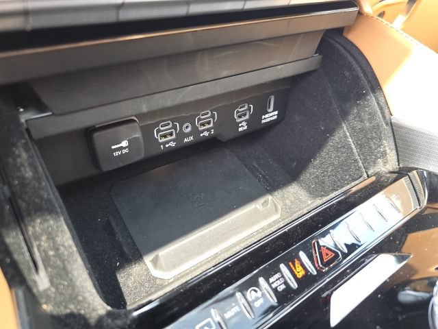 Used 2025 Jeep Grand Wagoneer Series III w/ Rear Seat Video Group 1 AWD/4WD image 24