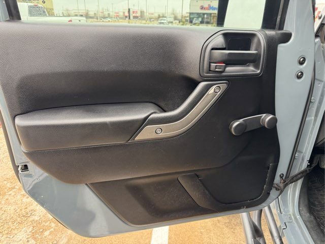 Used 2014 Jeep Wrangler Unlimited Sport w/ Connectivity Group image 32