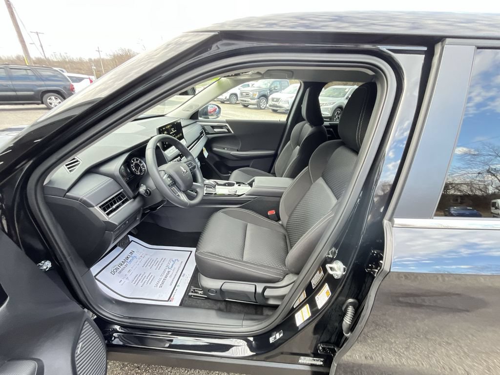 New 2026 Mitsubishi Outlander ES FWD image 11