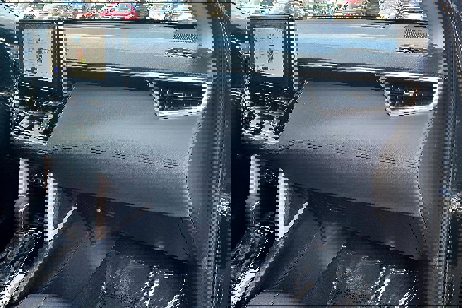 Used 2025 Toyota Corolla Cross XLE image 15