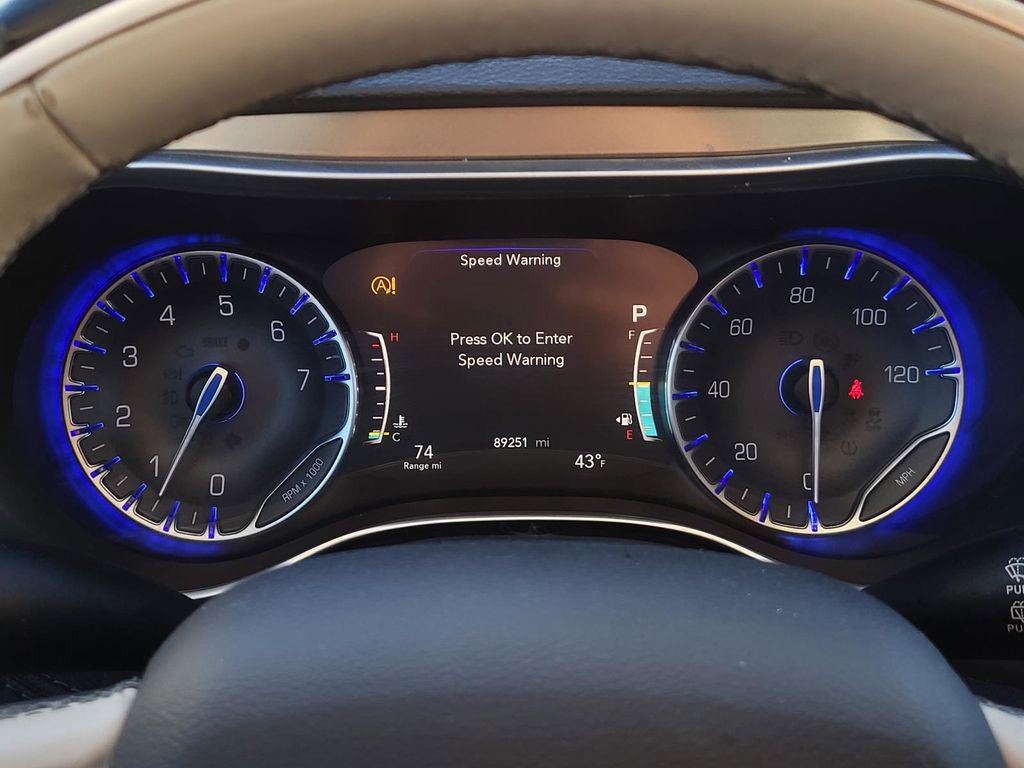 Used 2018 Chrysler Pacifica Limited image 35