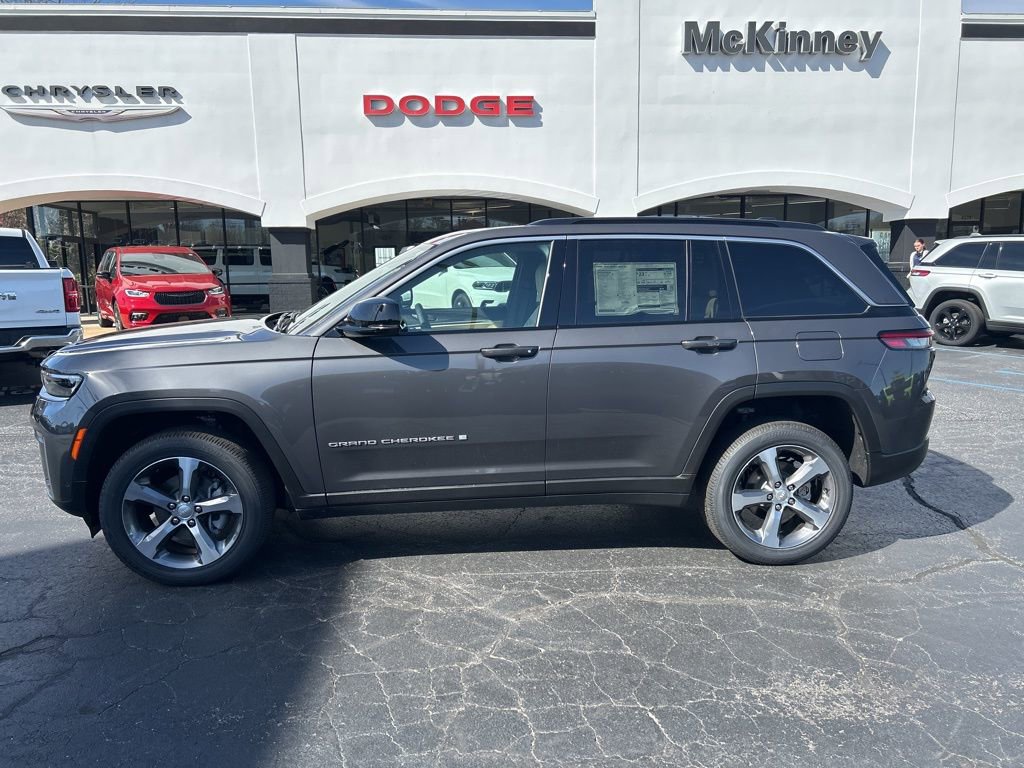 New 2026 Jeep Grand Cherokee Limited w/ Luxury Tech Group II AWD/4WD image 4