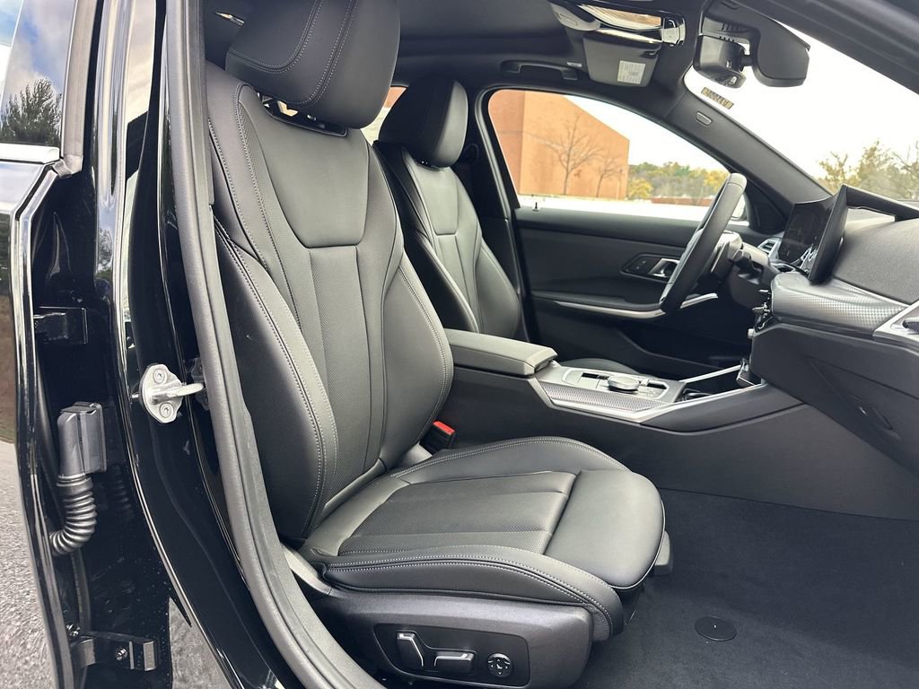 Used 2025 BMW 330i xDrive Sedan w/ M Sport Package image 33