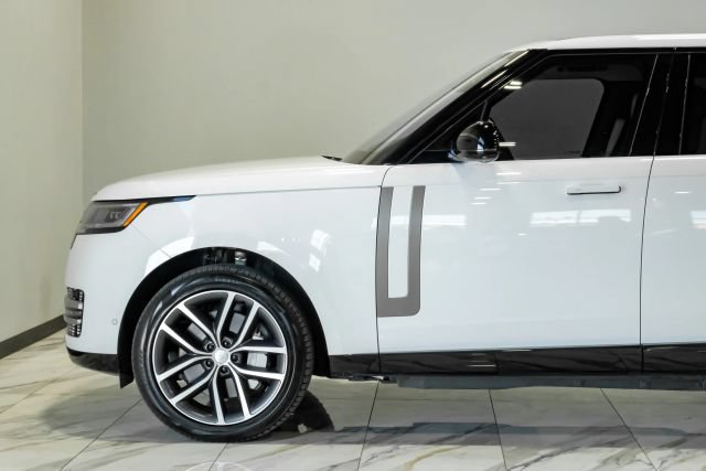 Used 2025 Land Rover Range Rover SE AWD/4WD image 16