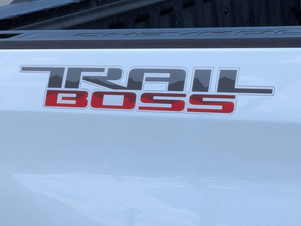 Used 2020 Chevrolet Silverado 1500 Custom Trail Boss w/ Custom Convenience Package AWD/4WD image 12