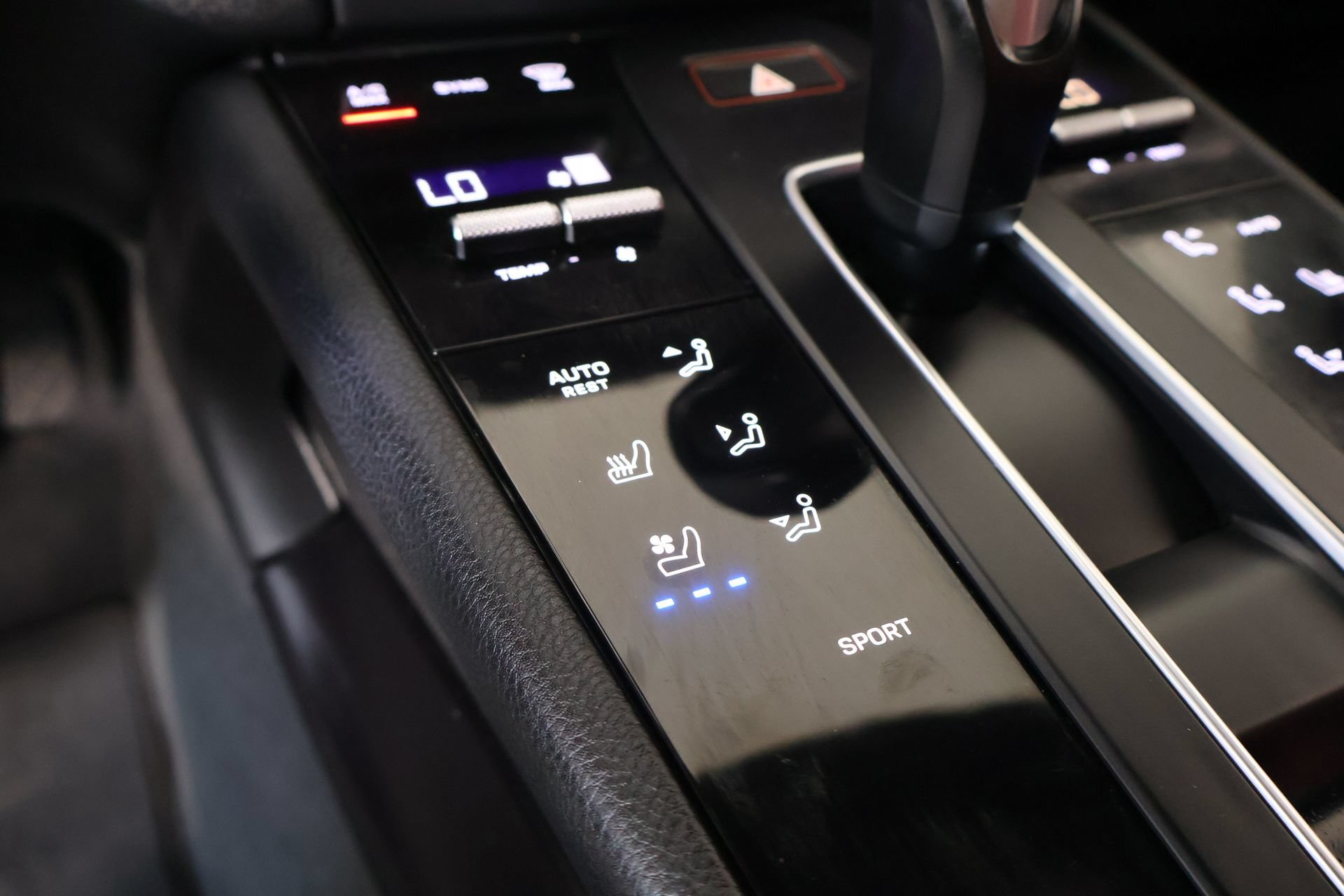 Used 2022 Porsche Macan AWD/4WD image 9