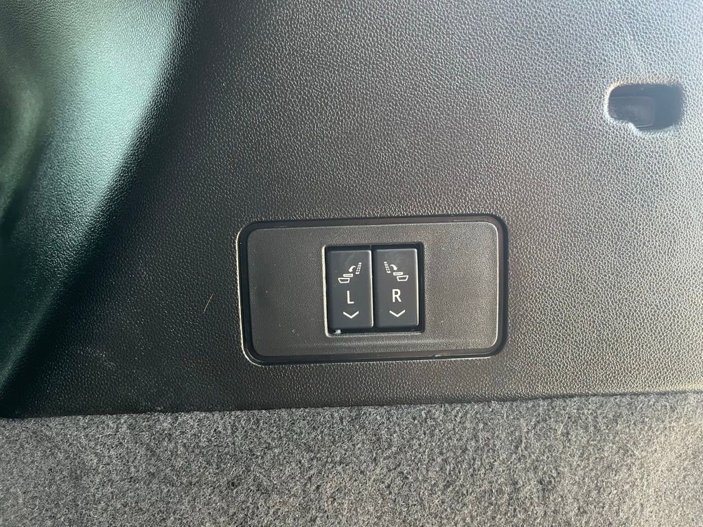 Used 2025 Cadillac XT6 Luxury AWD/4WD image 11