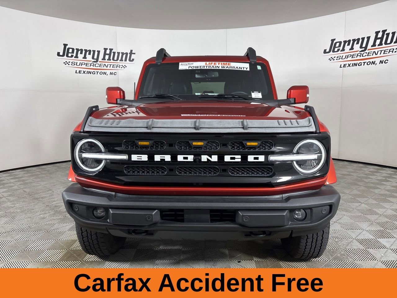 Used 2024 Ford Bronco Outer Banks AWD/4WD image 3