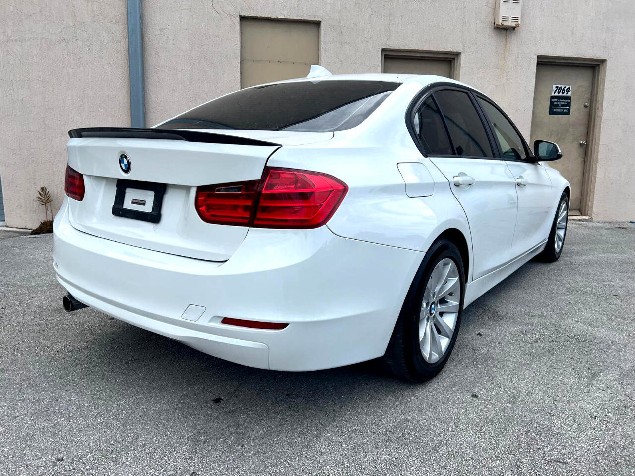 Used 2014 BMW 320i 4dr Sdn 320i RWD image 7