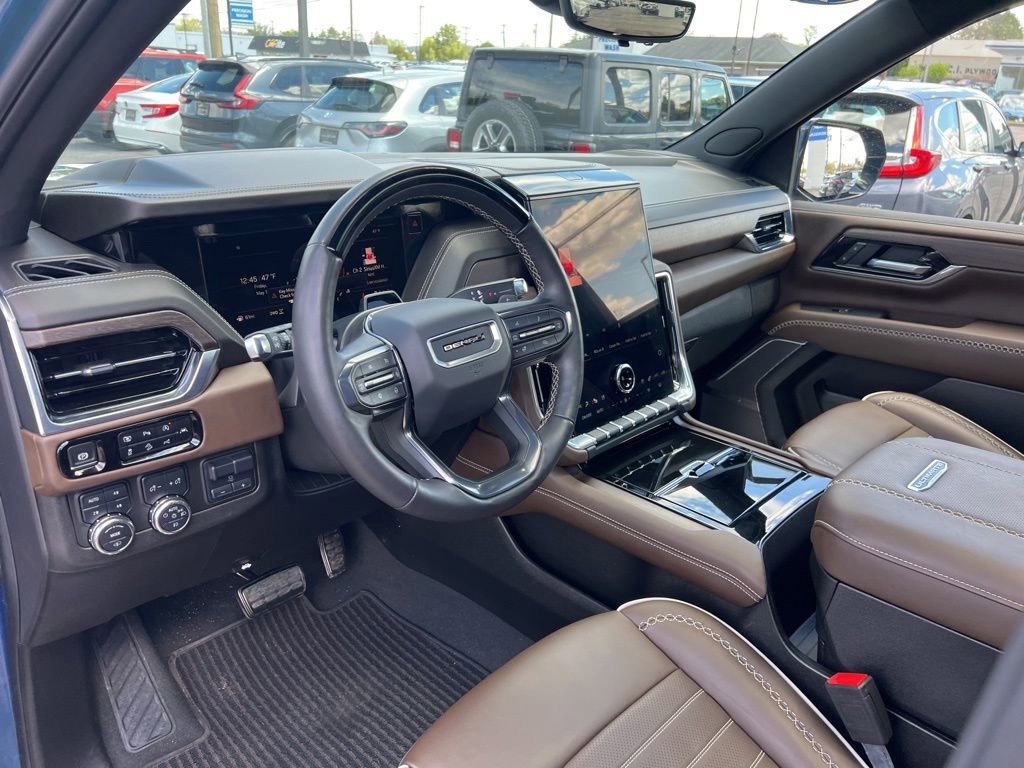 Used 2025 GMC Yukon Denali Ultimate AWD/4WD image 9