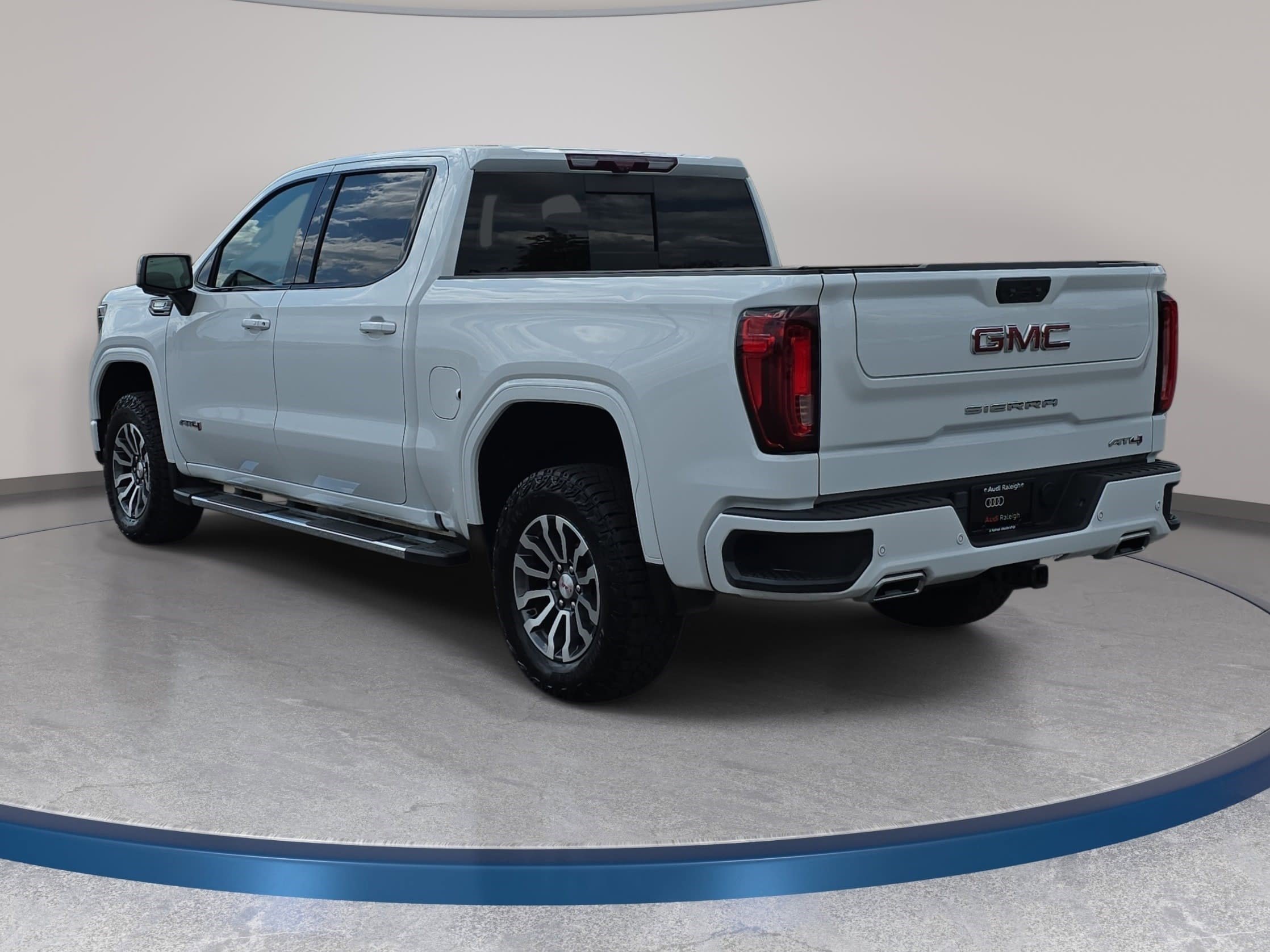 Used 2023 GMC Sierra 1500 AT4 w/ AT4 Premium Package AWD/4WD image 7