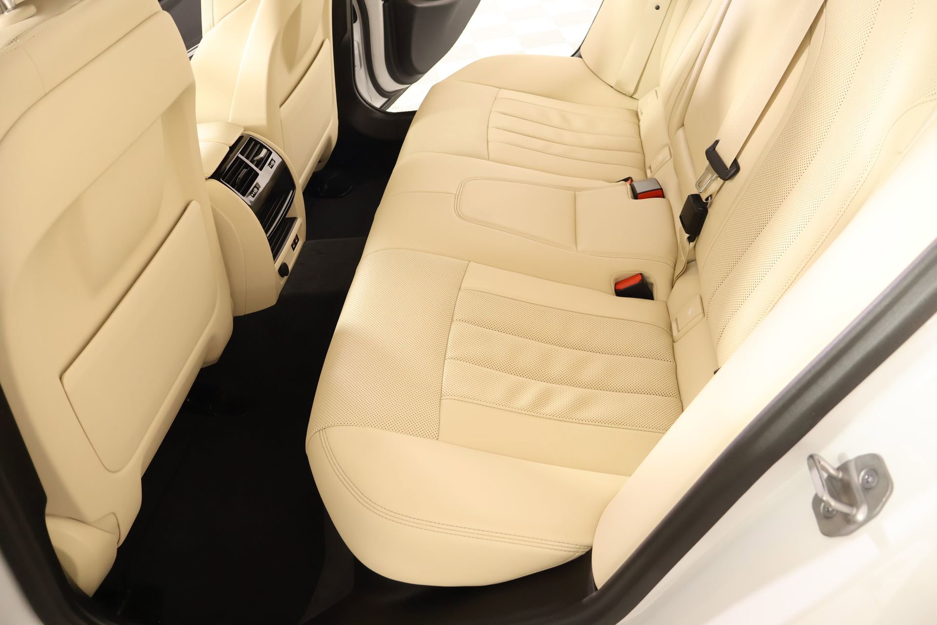 Used 2023 BMW 530i w/ Premium Package image 13