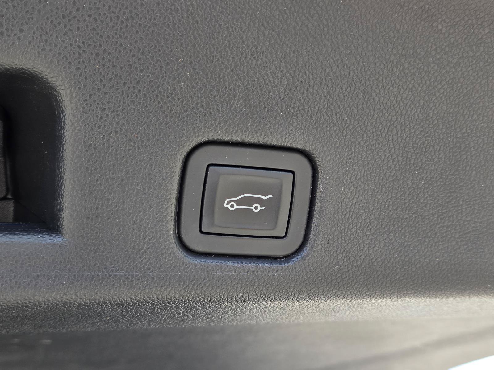 Used 2024 Chevrolet Traverse RS w/ LPO, Floor Liner Package AWD/4WD image 11