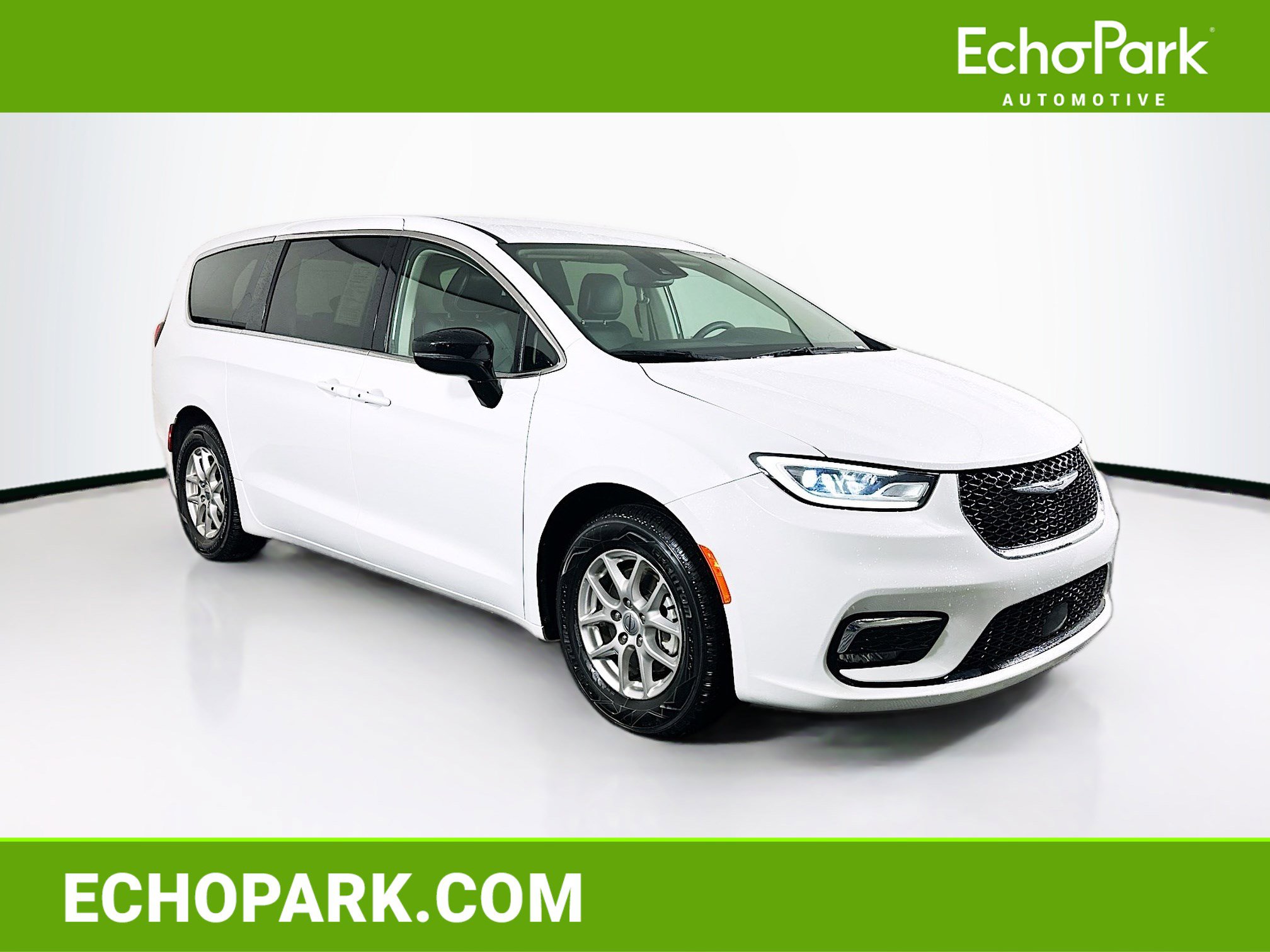 Used 2024 Chrysler Pacifica Touring-L FWD image 1