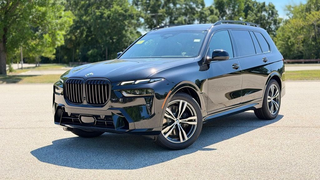 New 2027 BMW X7 xDrive40i w/ M Sport Package AWD/4WD image 1