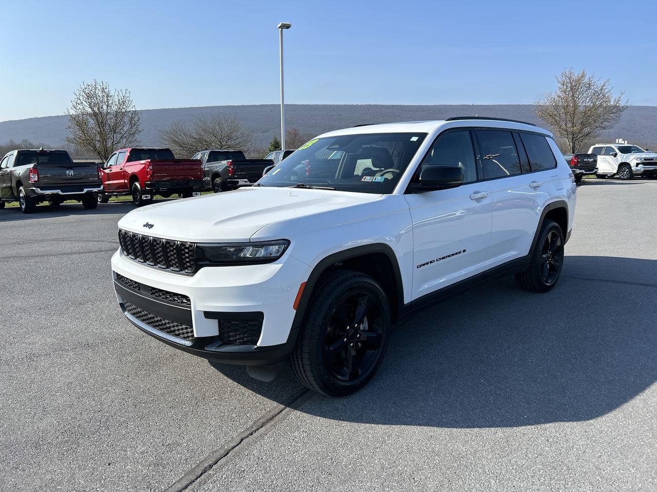 Used 2023 Jeep Grand Cherokee L Laredo video 3