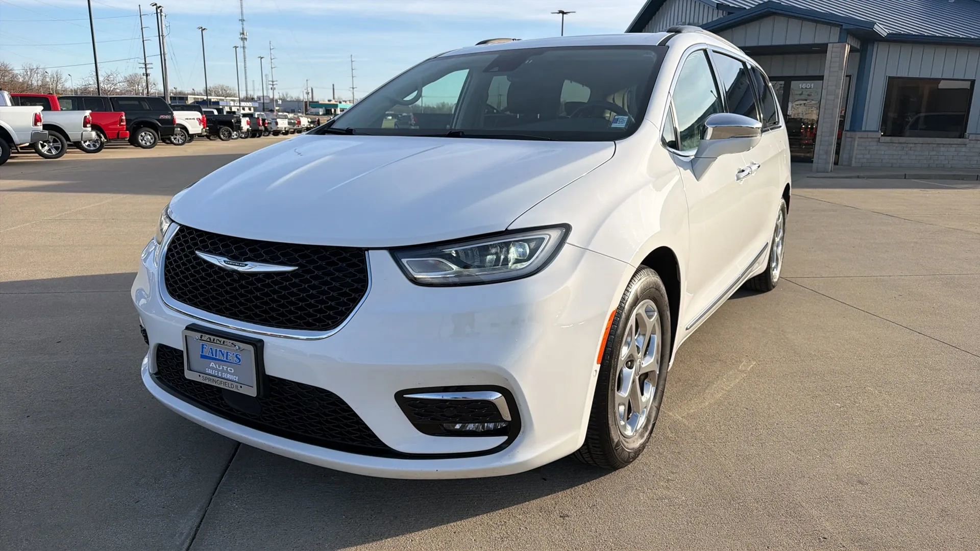 Used 2022 Chrysler Pacifica Limited image 2