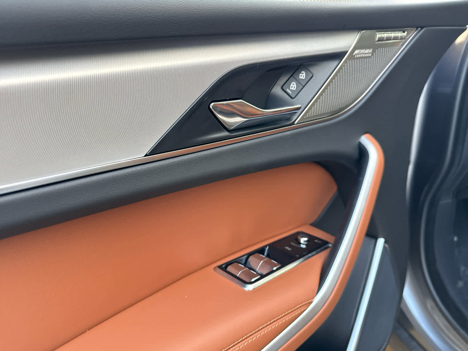 New 2026 Jaguar F-PACE R-Dynamic S image 13