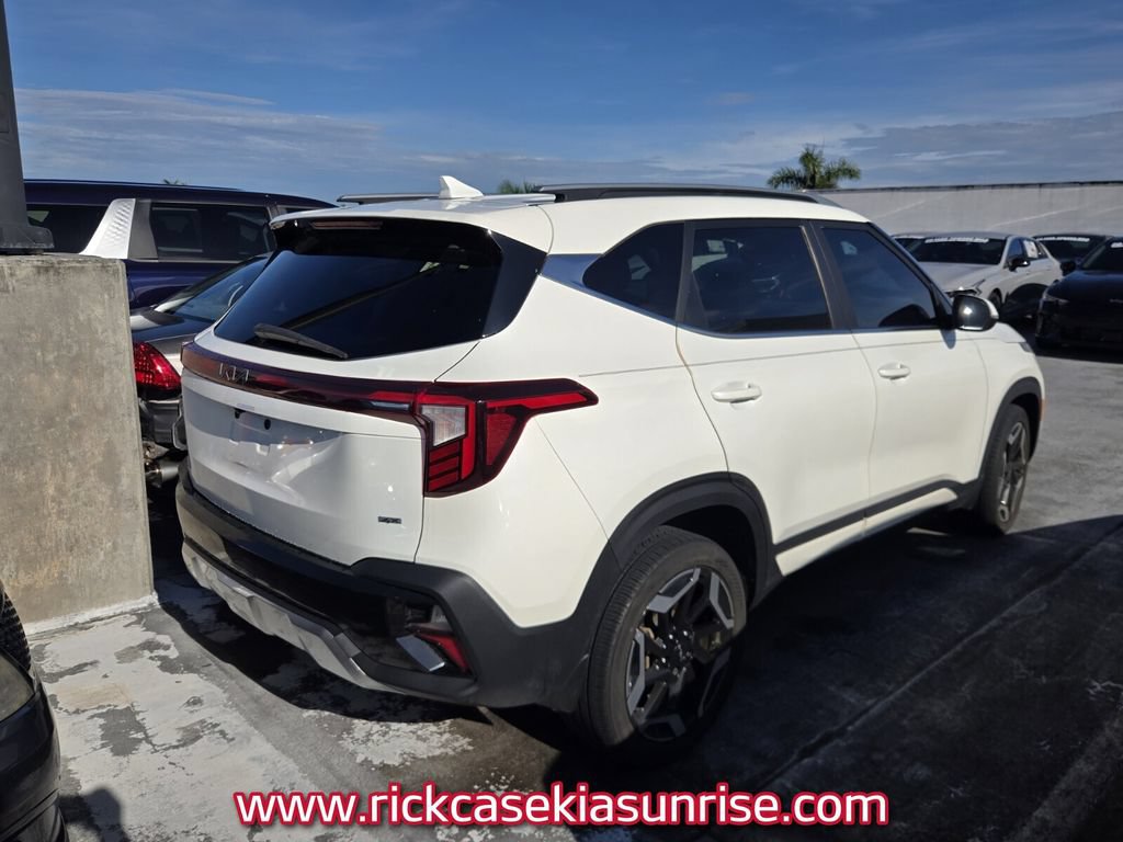 Used 2024 Kia Seltos SX w/ SX Sunroof Package AWD/4WD image 5
