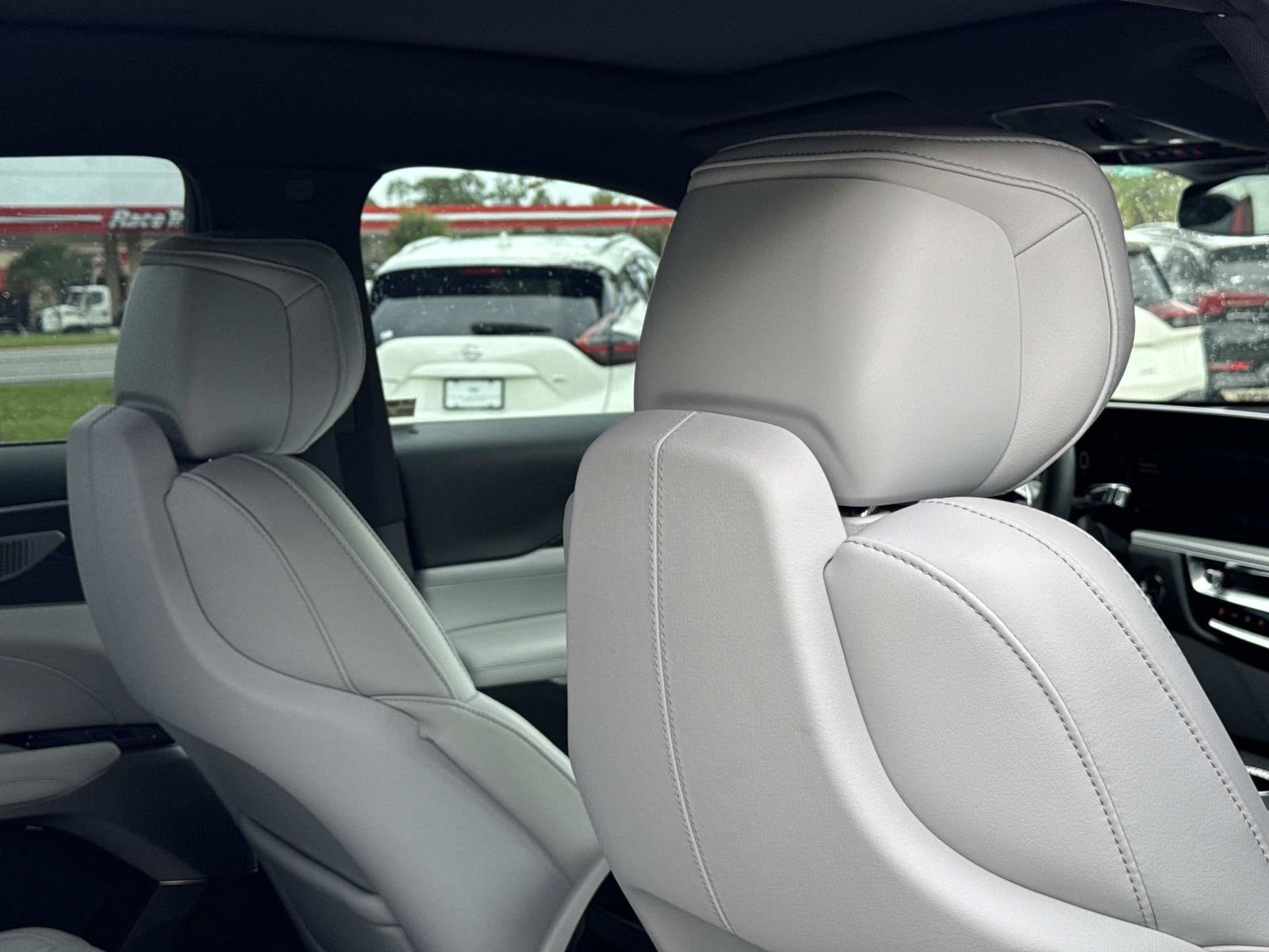 Certified 2024 Cadillac Lyriq Luxury AWD/4WD image 27