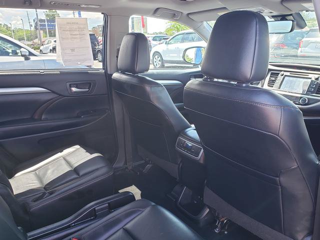 Used 2019 Toyota Highlander XLE AWD/4WD image 18
