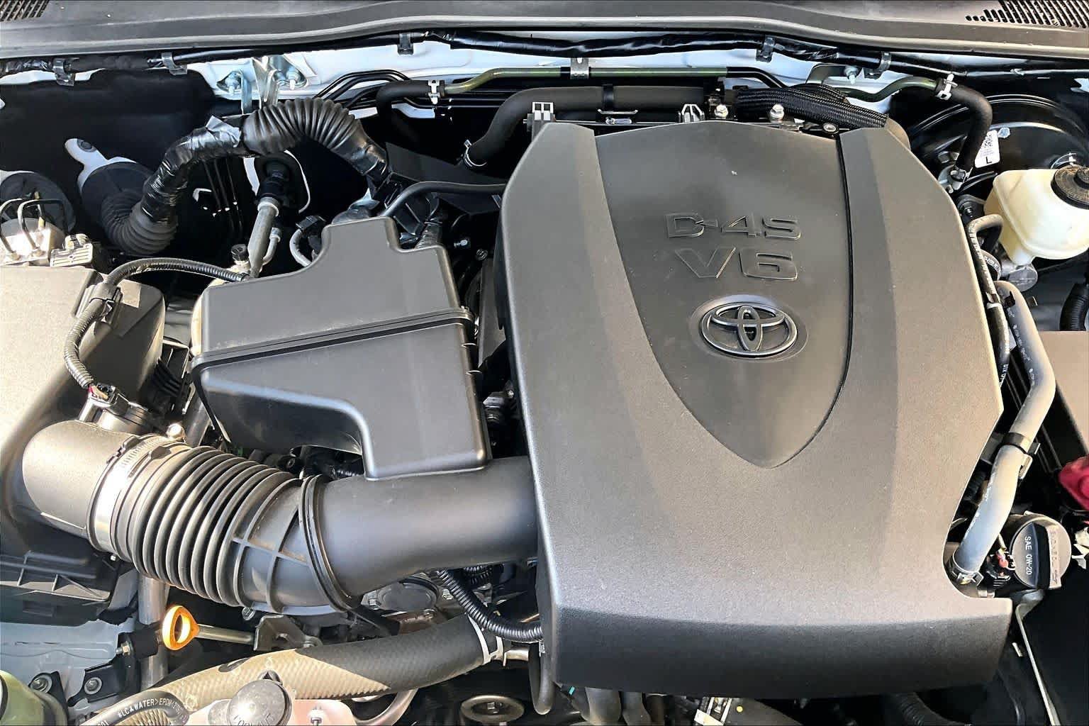 Used 2022 Toyota Tacoma SR5 w/ Technology Package RWD image 33