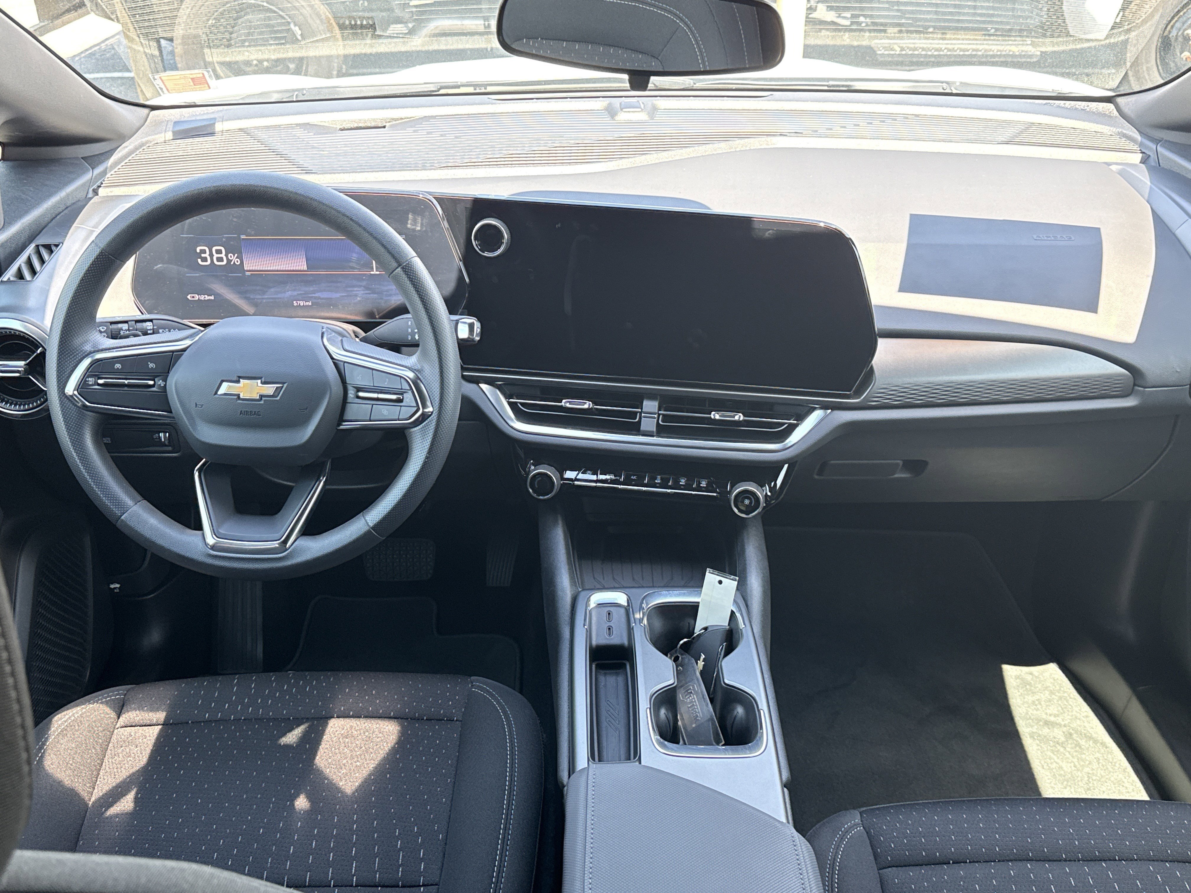 Used 2025 Chevrolet Equinox EV LT image 28