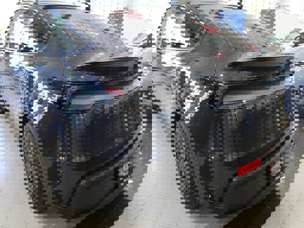 Used 2026 Tesla Model Y Long Range image 6