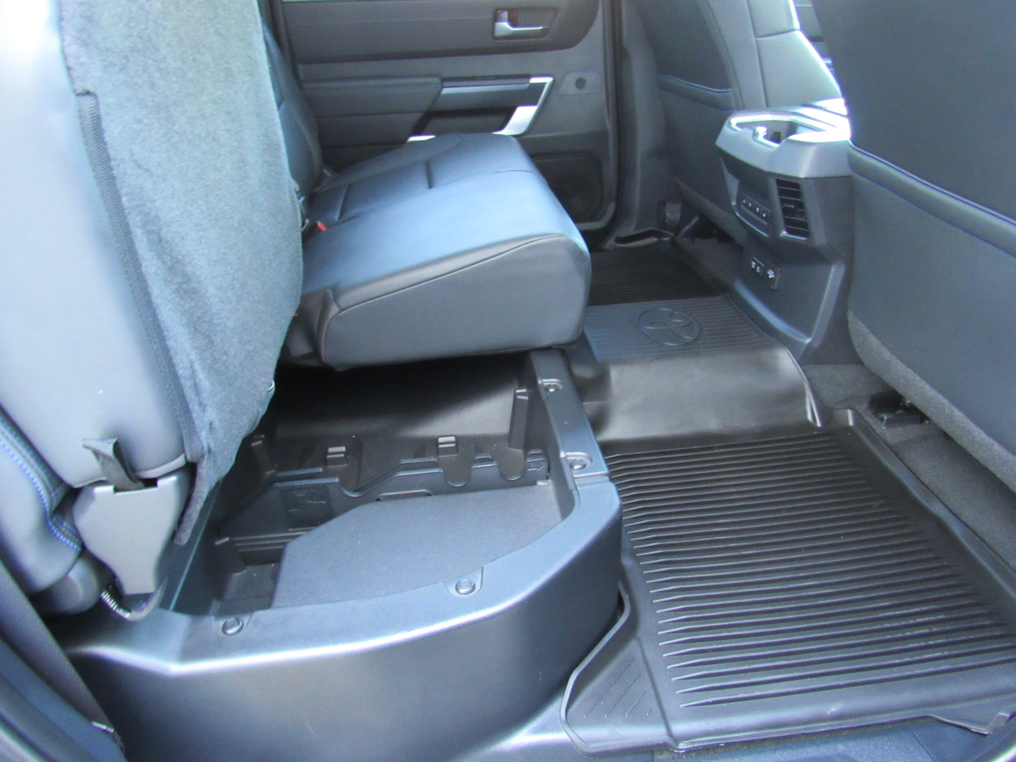 Used 2023 Toyota Tundra Platinum AWD/4WD image 38