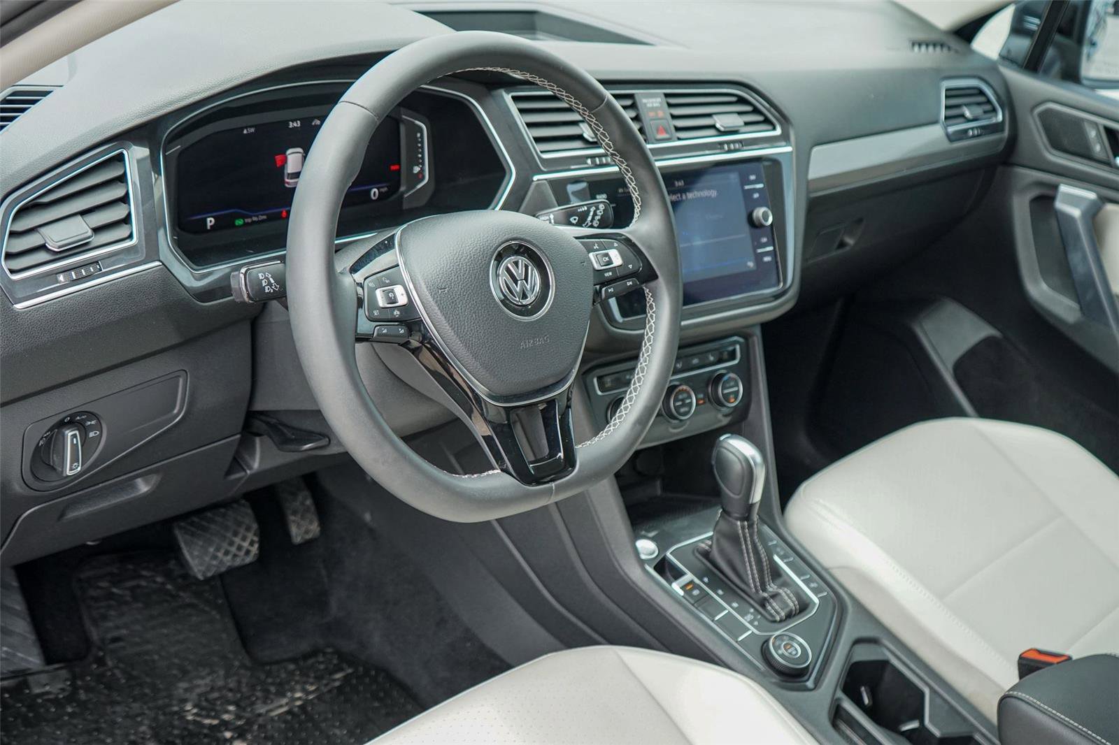 Used 2021 Volkswagen Tiguan SEL image 9