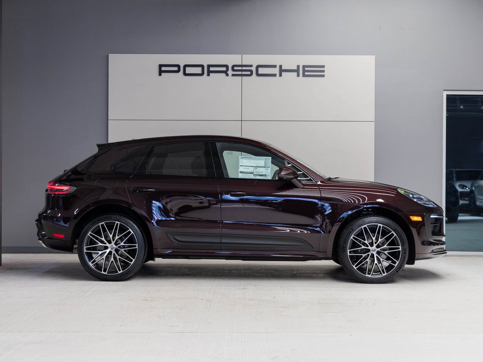 Certified 2026 Porsche Macan AWD/4WD image 8