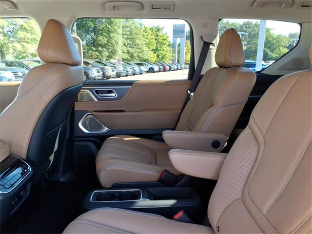 Used 2025 INFINITI QX80 Sensory image 6