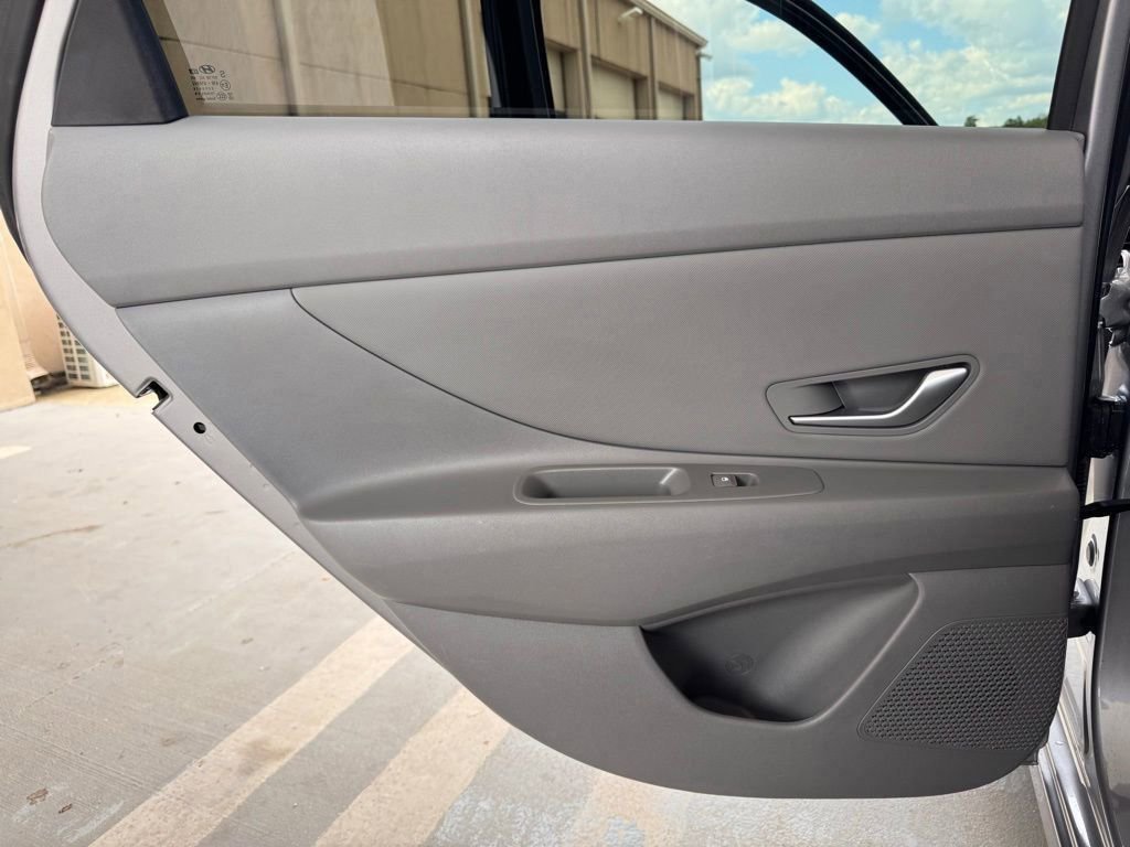 Used 2025 Hyundai Elantra Sport image 21