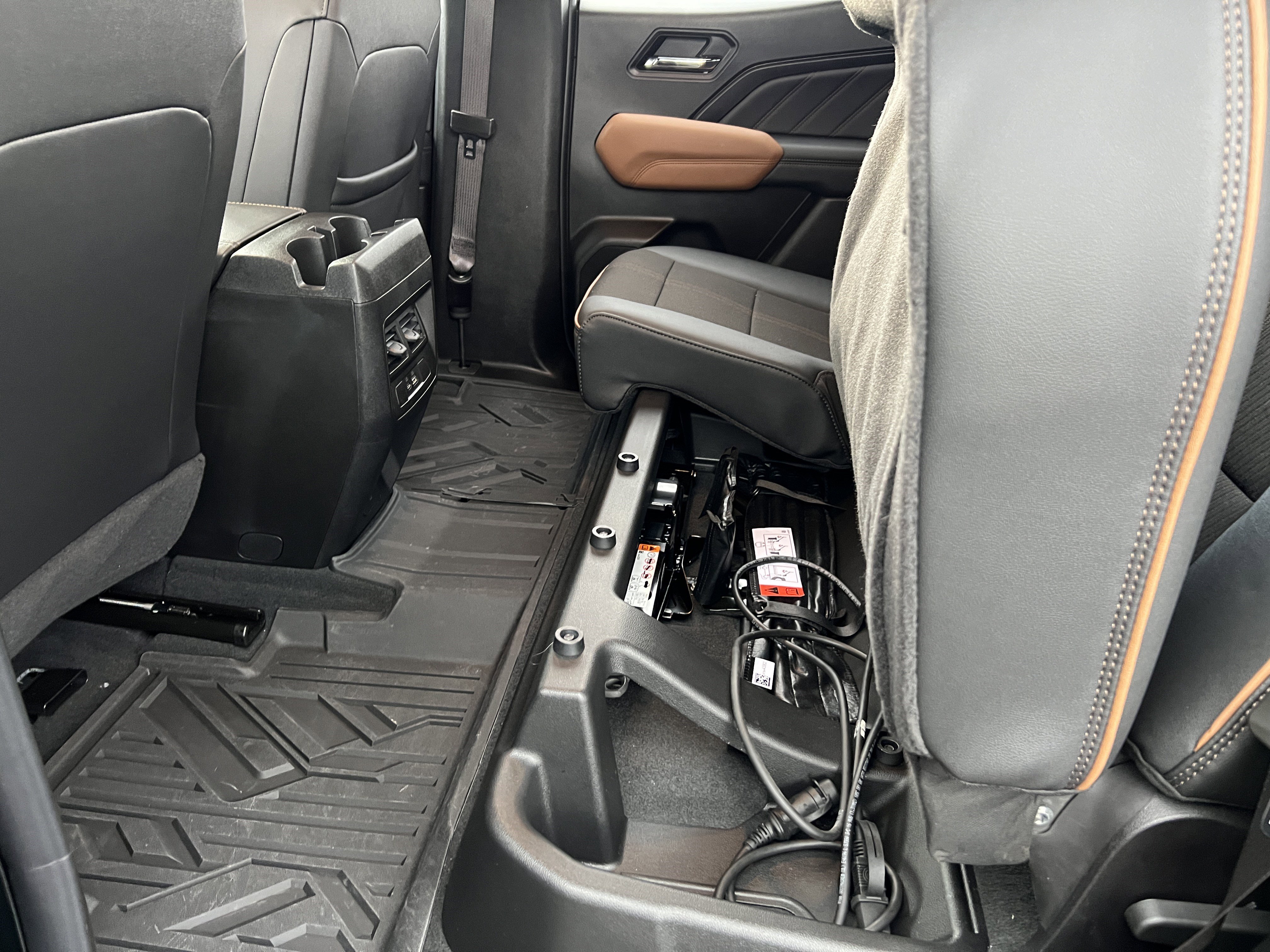 Used 2024 GMC Canyon AT4 image 16