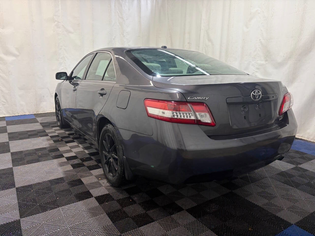 Used 2011 Toyota Camry LE image 6
