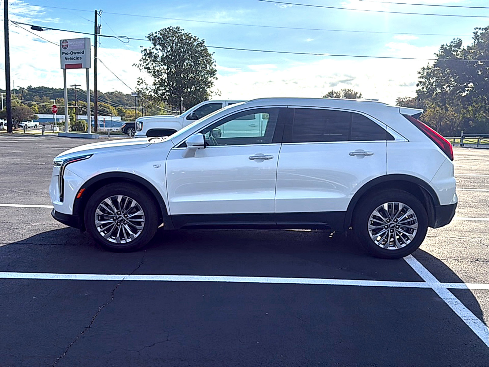 Used 2025 Cadillac XT4 Premium Luxury FWD image 4