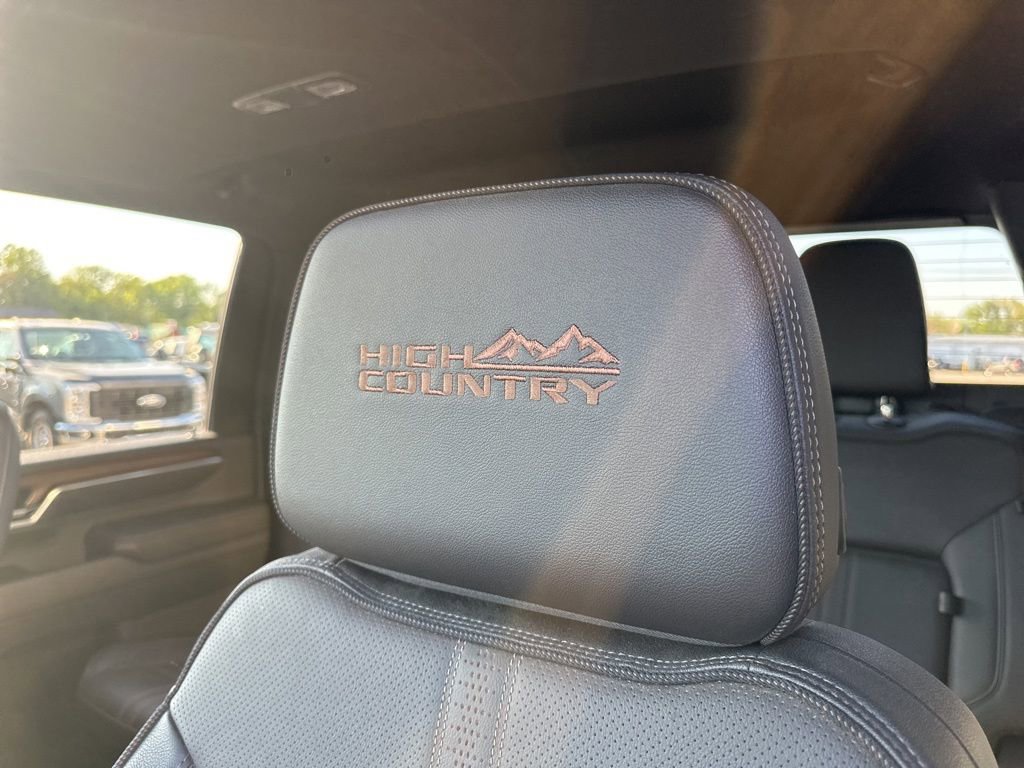 Used 2024 Chevrolet Silverado 2500 High Country w/ High Country Premium Package AWD/4WD image 29