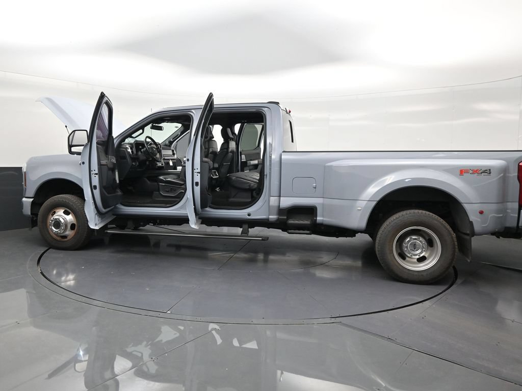 Used 2024 Ford F350 Platinum AWD/4WD image 30