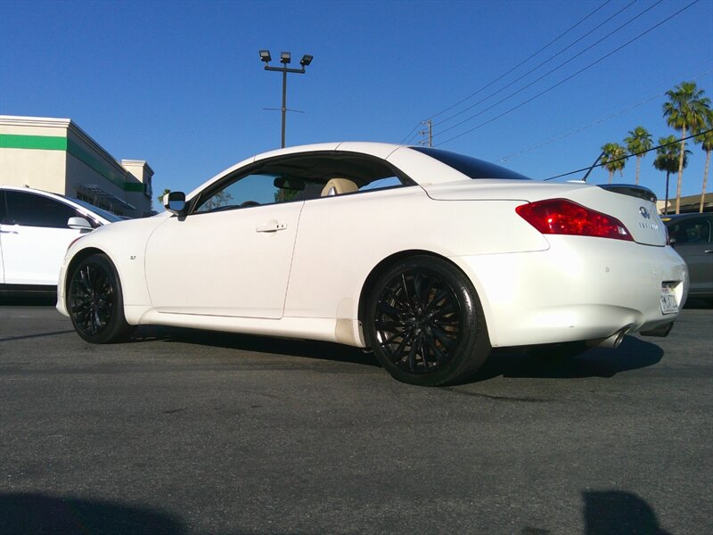 Used 2014 INFINITI Q60 Convertible w/ Premium Package RWD image 5