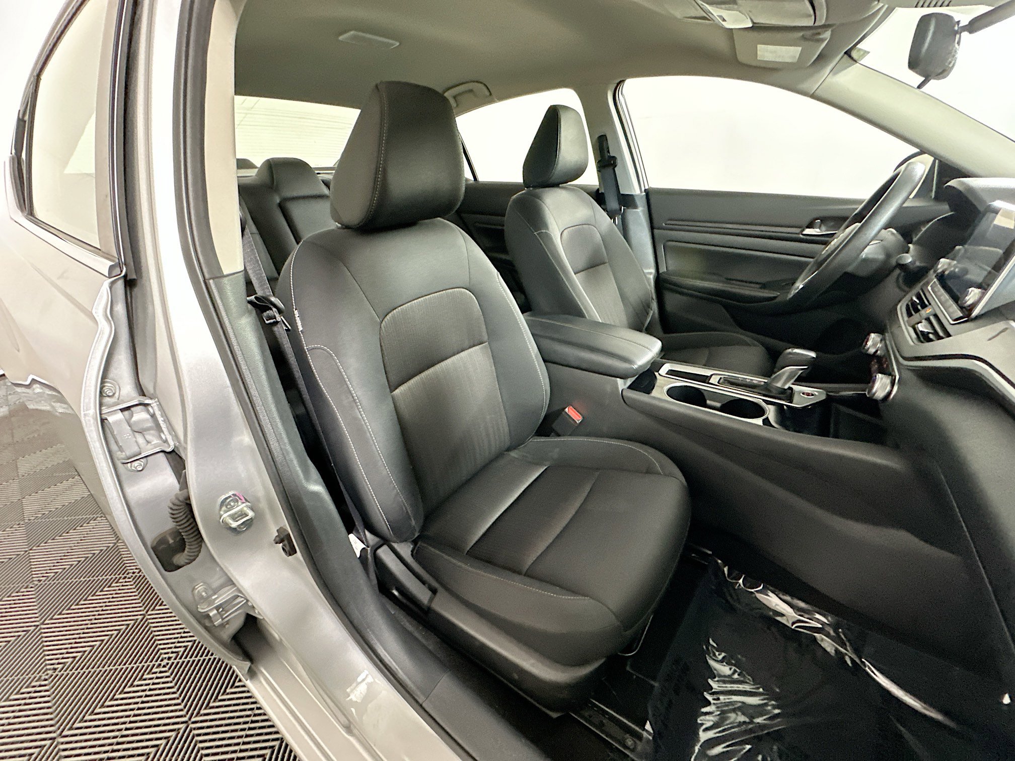 Used 2024 Nissan Altima 2.5 SV FWD image 28