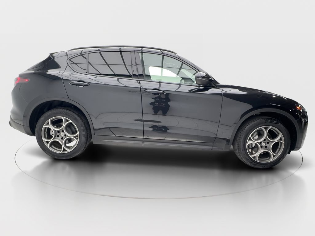 New 2025 Alfa Romeo Stelvio Sprint w/ Convenience Package image 5